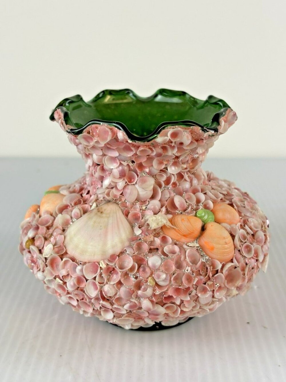 Vintage Florida Seashell Folk Art Souvenir Scalloped Art Glass Vase Pink